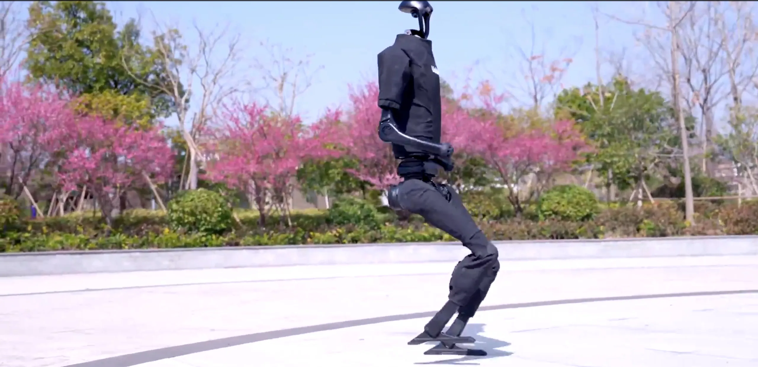 Unitree H1:宇树科技首款通用人形机器人 Unitree H1:宇树科技首款通用人形机器人.webp