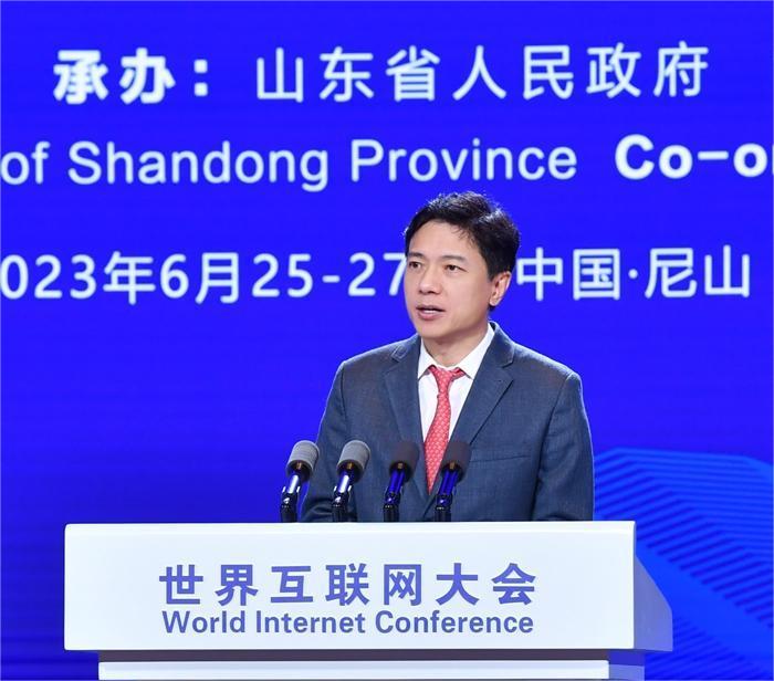 李彦宏：大模型即将重塑数字世界，文心大模型更新至 V3.5版本