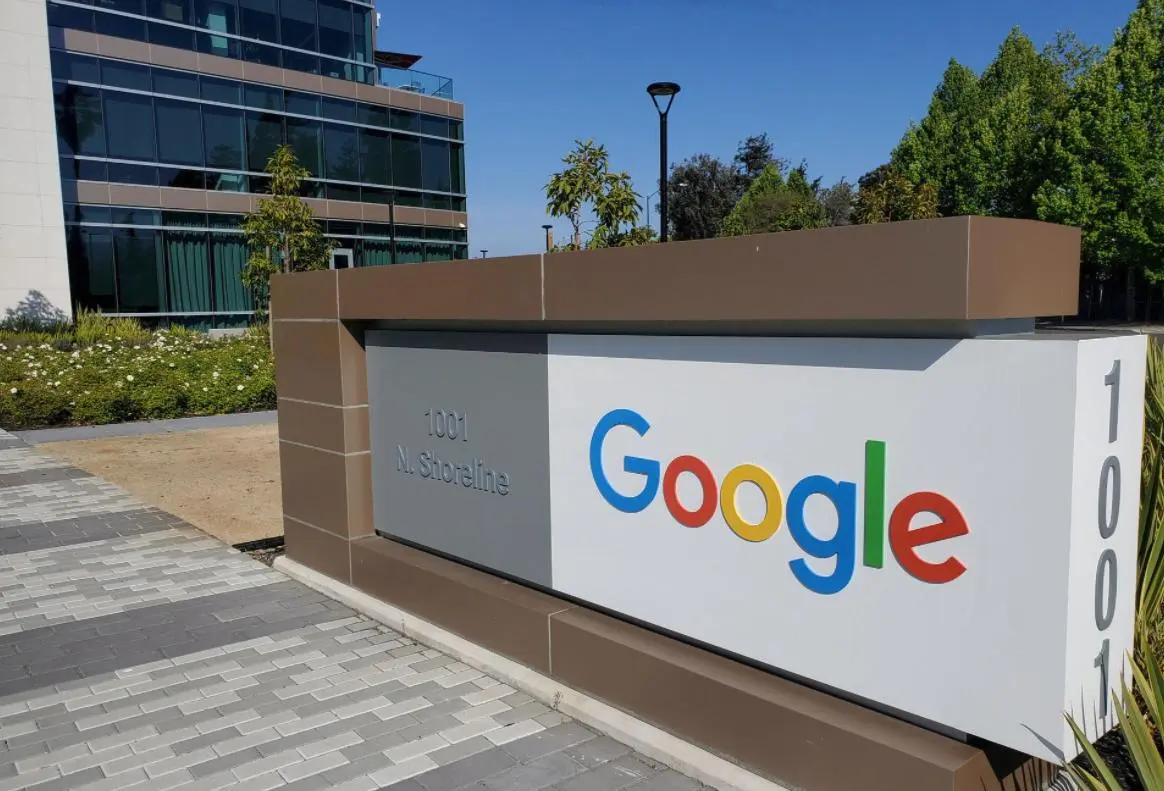 Google CEO 谈 AI 竞争和威胁 | AI辅助医生与患者沟通 | OpenAI CEO 回应马斯克批评
