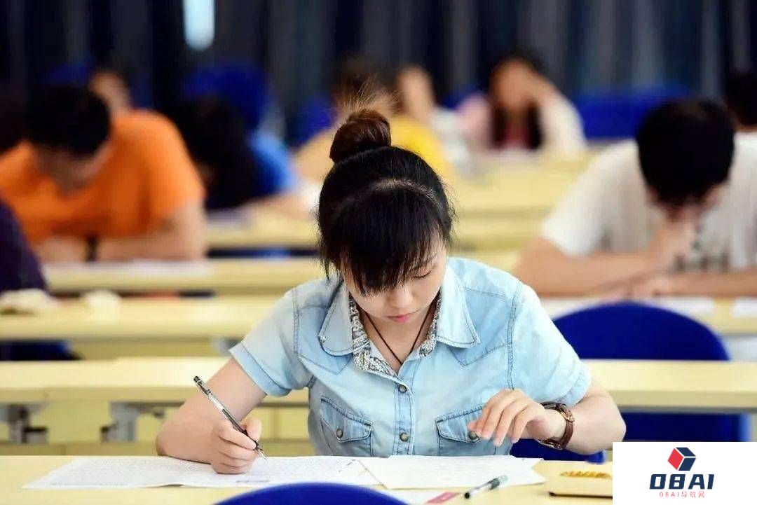 AI高考作文风靡网络丨库克坦言：正在试用ChatGPT丨《黑镜》编剧试用AI创作剧本：烂透了