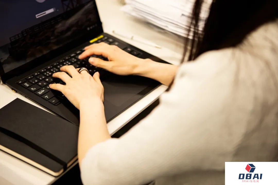 “这不是AI，这是爱”：30万人在互联网上找到了理想妈妈