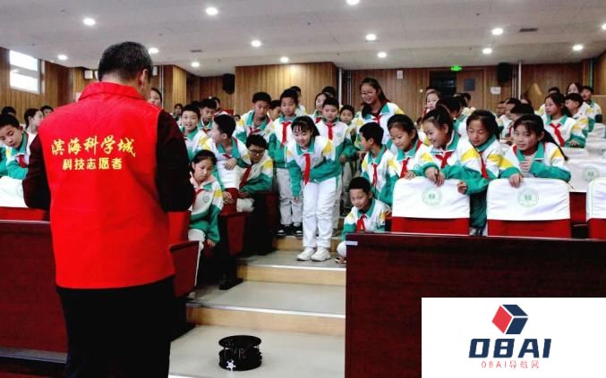 “滨海科学城”——人工智能机器人科技志愿服务走进欣嘉园实验小学