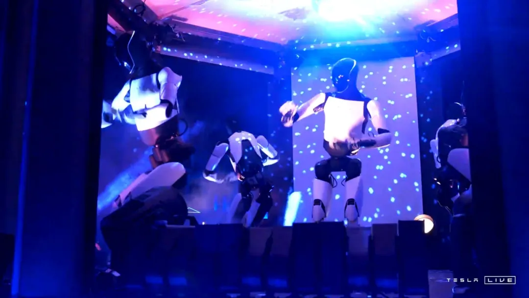 特斯拉机器人发布会“擎天柱”背后有人远程操控丨李开复：零一万物没有放弃训练大模型丨快手推出开源文生视频模型