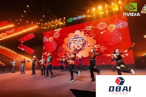 刷屏！「AI算力皇帝」英伟达CEO黄仁勋访问中国：脱下皮衣身穿东北大花袄扭秧歌，但不是AI生成?