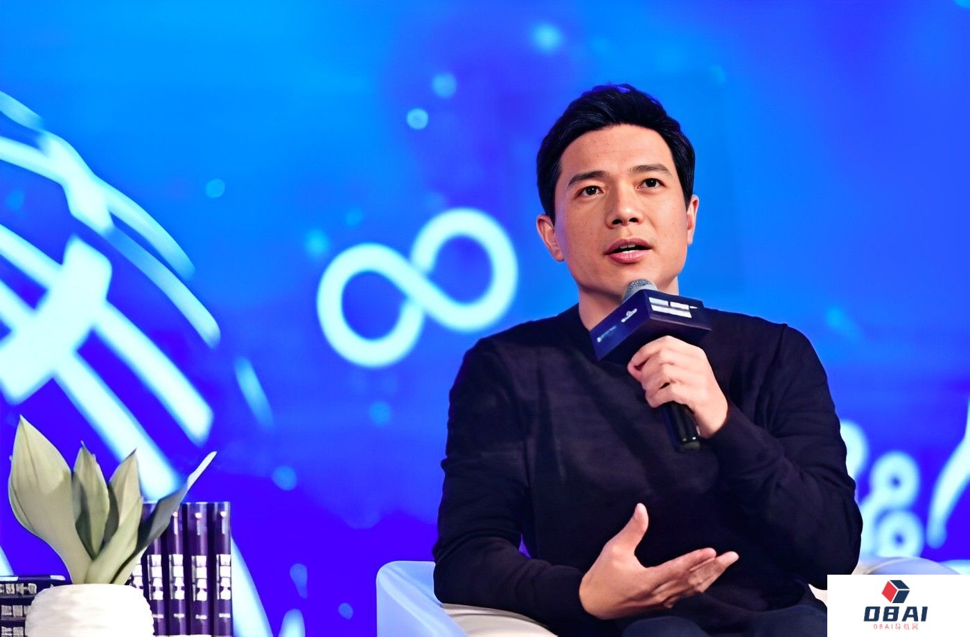 李彦宏：AI大模型本身不直接产生价值，“卷”大模型没有意义，“卷”应用机会更大