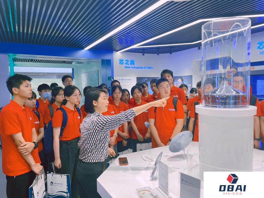 人工智能课程进课表，校园打造智能学习空间，这些学校让AI全面赋能学生成长