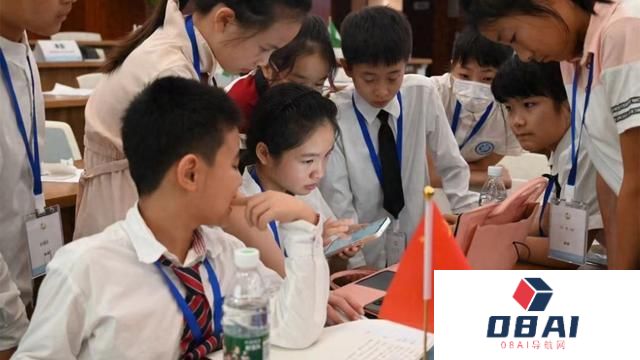 模拟联合国峰会上，孩子们探讨AI技术的未来