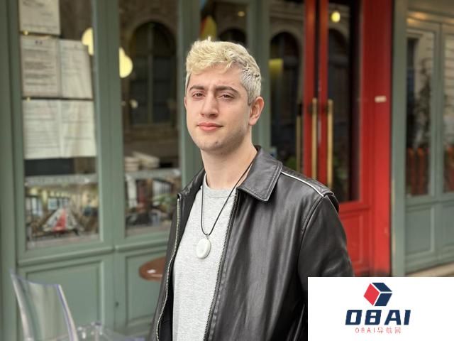 00后哈佛辍学生创业AI吊坠：不要生产力，我们只要AI朋友
