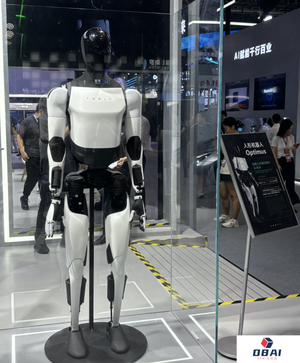 实探人工智能大会：人形机器人走进现实，大模型公司也要开始卷应用了｜WA……