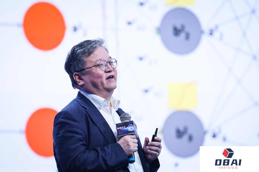 怎样让机器具有价值观和常识，是数字大模型最有趣的方向