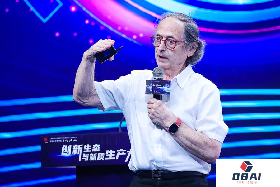 怎样让机器具有价值观和常识，是数字大模型最有趣的方向