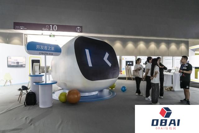 中国企业自去年延续至今的“百模大战”态势仍旧持续，大模型应用“卷”向何方