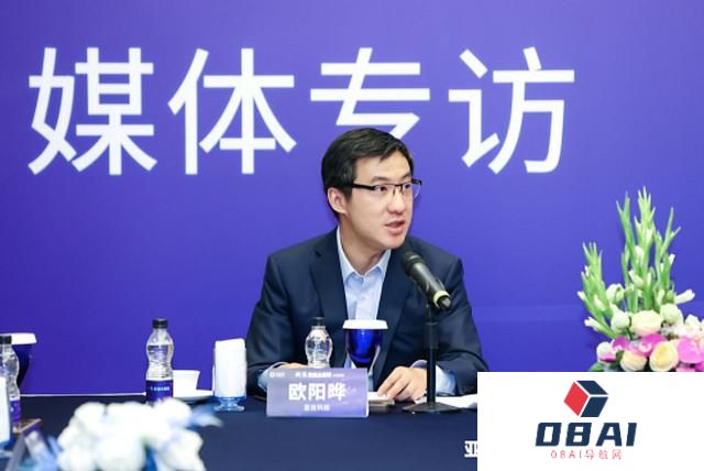 钛媒体对话亚信科技欧阳晔：适配行业需求的大模型，才是好模型