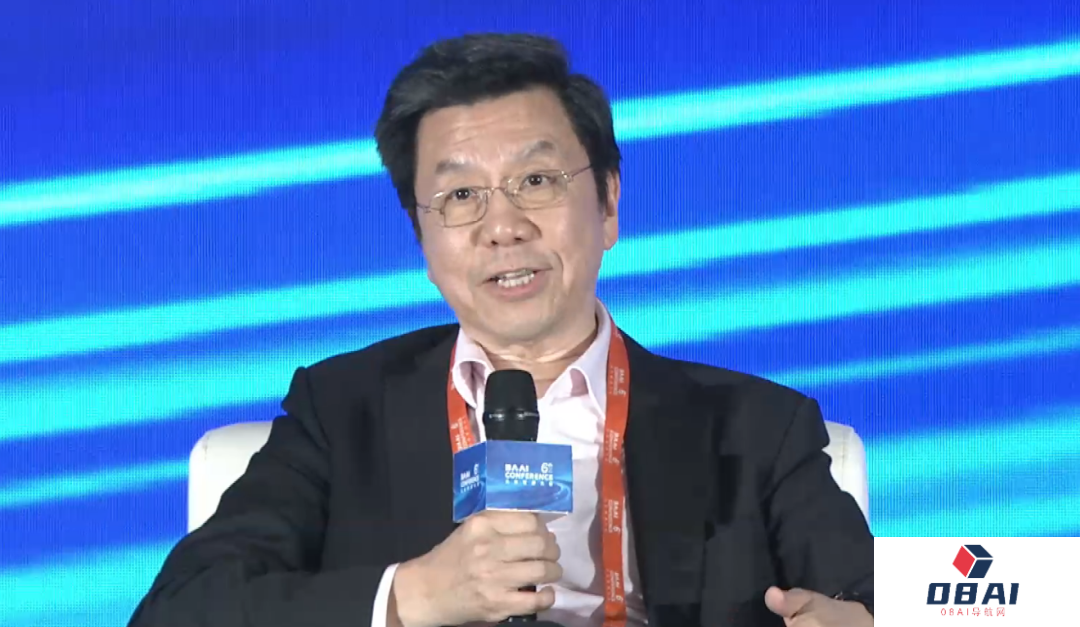 在2024北京智源大会上，李开复表示：零一万物坚决做to C，坚决不做赔钱的to B