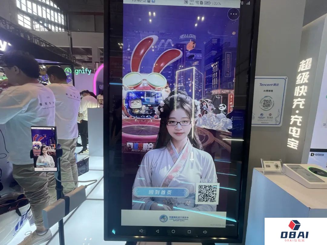 AIGC应用加速涌向移动端,直击进博会：大模型上手机、PC、汽车