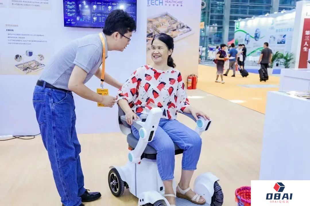 老有所“AI”：AIGC推动机器人进入养老产业，辅抱式移动机、智能辅助听力器、“云看护”