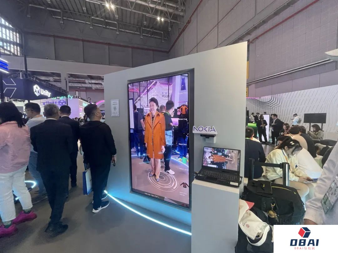 AIGC应用加速涌向移动端,直击进博会：大模型上手机、PC、汽车