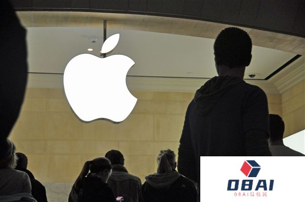 苹果AI掉队、股价今年跌16%！分析师：该换掉CEO库克了