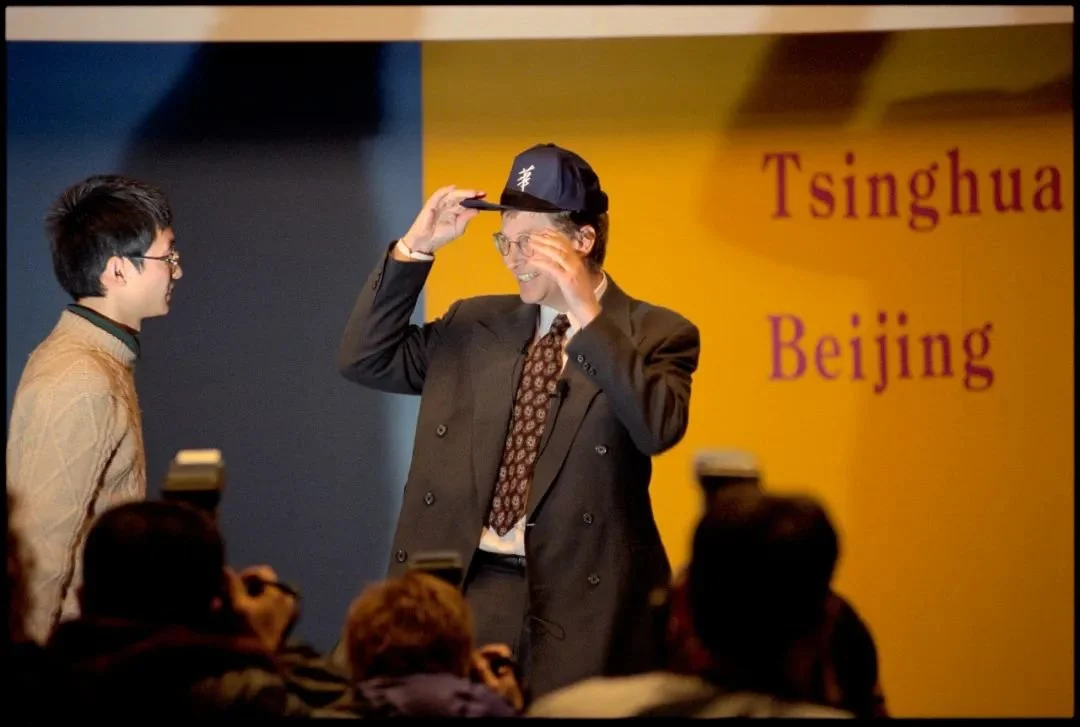 比尔盖茨：您对年轻创业者有什么建议？除了努力工作，成功的关键因素还有哪些？