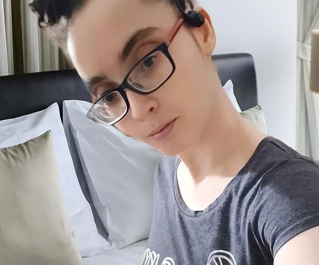 一位美国单身妈妈找到了她一生中的爱人-AI男友