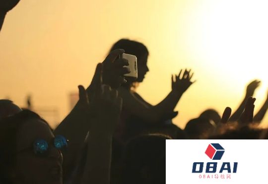 小红书hilab首次开源文本大模型，训练资源不到Qwen2.572B的四分之一