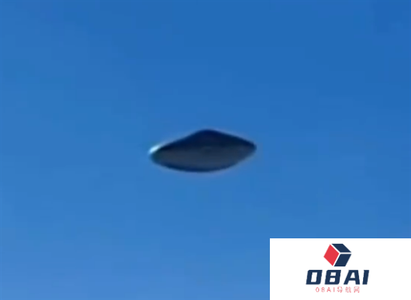 这次终于看清了美乘客疑拍到超清晰UFO：突然喷气后消失网友质疑AI生成