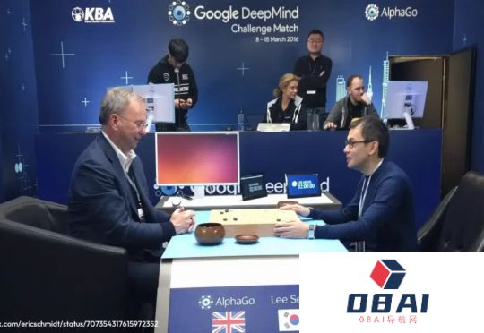 AI仍被严重低估！前谷歌CEO最新洞察，AI的网络效应造就赢家通吃，对手可能永远失去竞争力，唯一选择是炸毁数据中心....