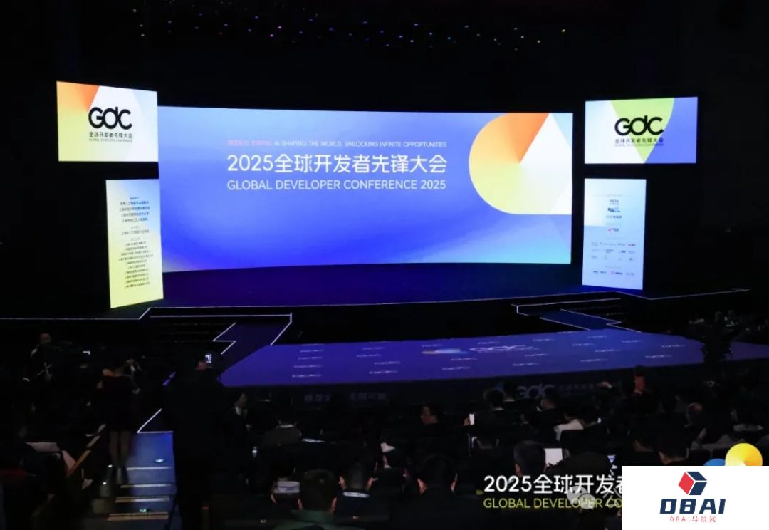 全球顶级AI大咖空降上海，千亿资本百万年薪引爆人才争夺战！机器人上街遛狗